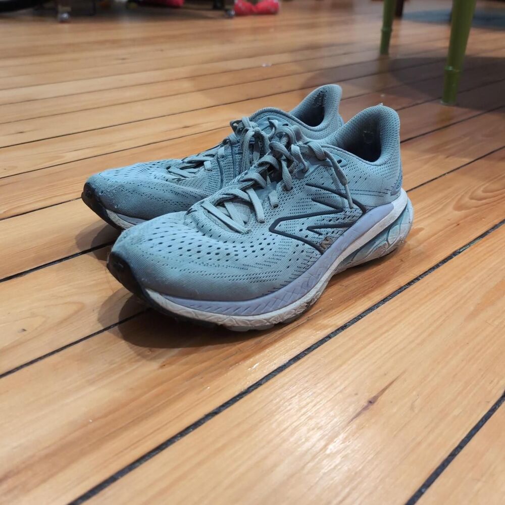 New Balance Men's 860 Blue & Gray Sneakers Size 9.5
